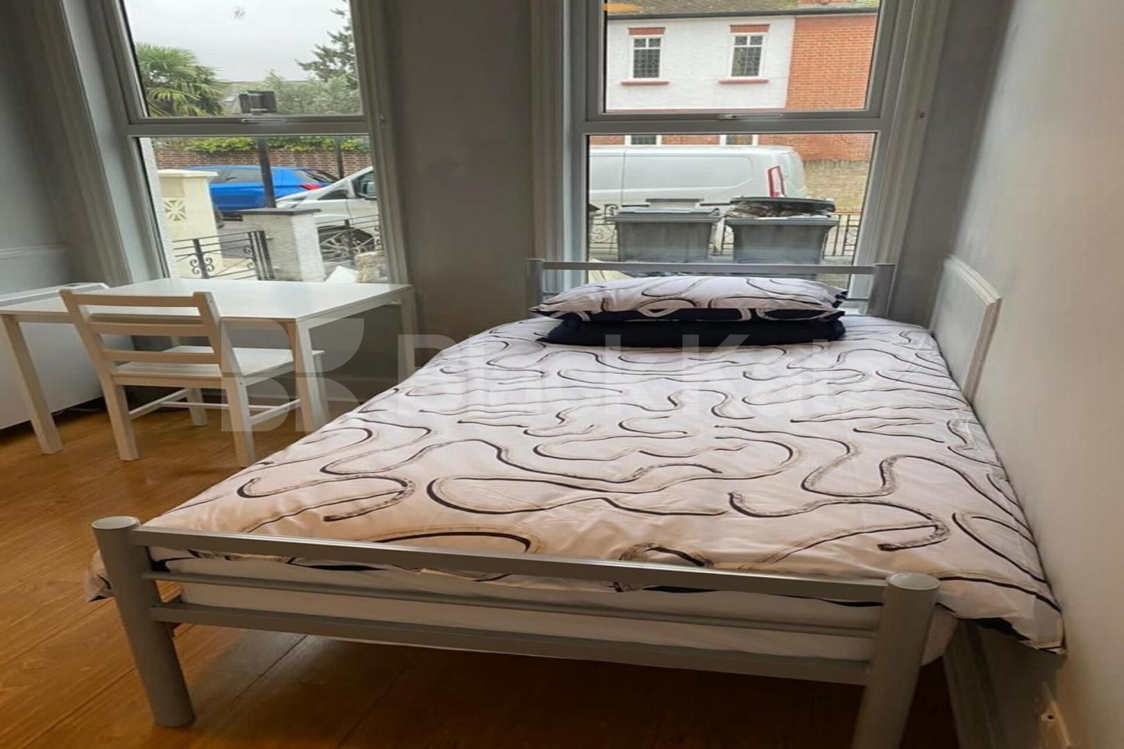 Single self-contained studio located only a short walk to wood green station Woodside Road , Wood Green