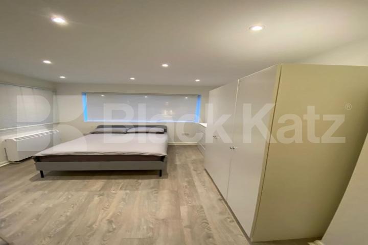 Self-contained modern Studio located in Wood Green close to amenities   Woodside Road , Wood Green