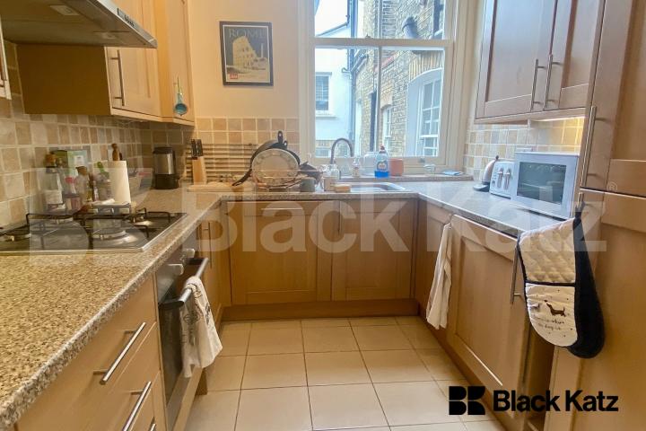 Spacious Pimlico first floor flat Sussex Street, Pimlico