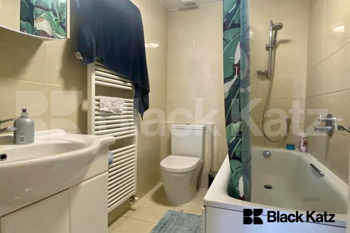 Spacious Pimlico first floor flat Sussex Street, Pimlico