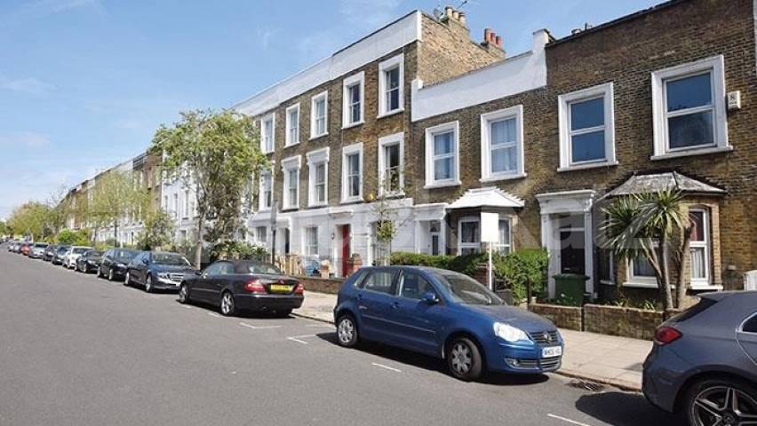 			1 Bedroom,  bath, 1 reception 			 Sussex Way, Holloway