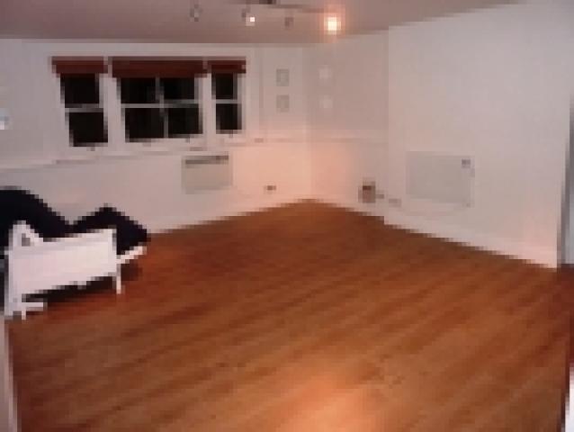 			Spacious studio, Studio Apartment, 1 bath, 1 reception Flat			 Sutherland Ave, MAIDA VALE