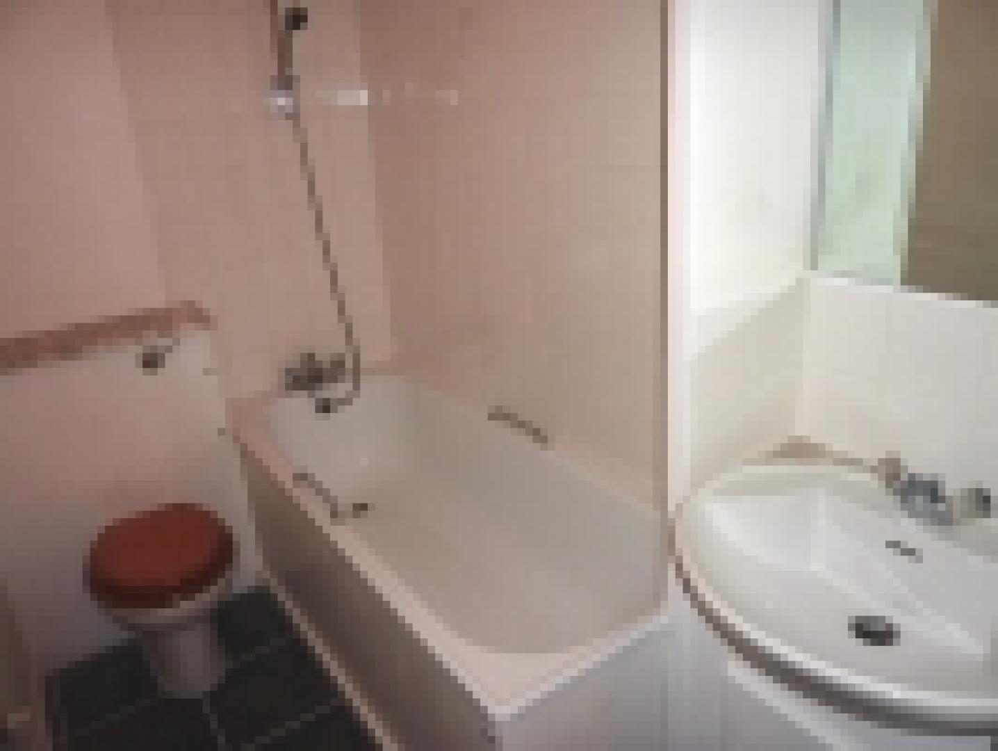 			Spacious studio, Studio Apartment, 1 bath, 1 reception Flat			 Sutherland Ave, MAIDA VALE