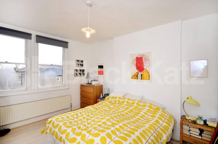 			NEW INSTRUCTION!, 2 Bedroom, 1 bath, 1 reception Flat			 South Villas, CAMDEN SQUARE