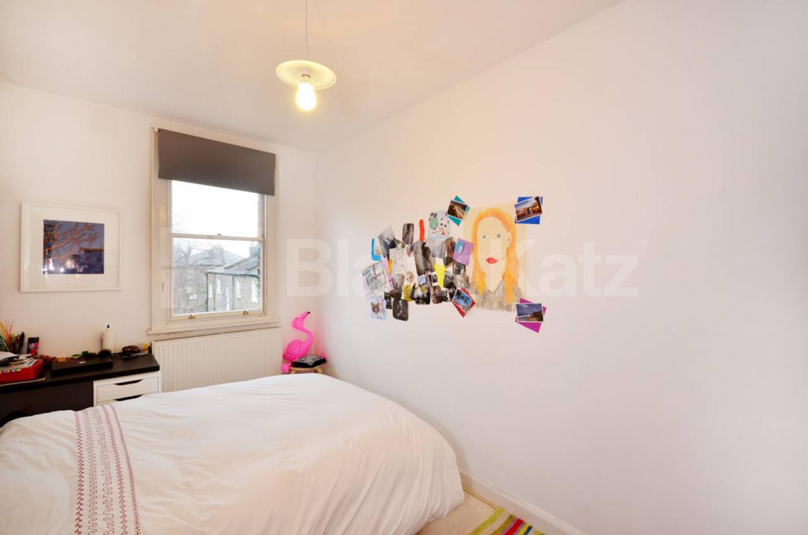 			NEW INSTRUCTION!, 2 Bedroom, 1 bath, 1 reception Flat			 South Villas, CAMDEN SQUARE