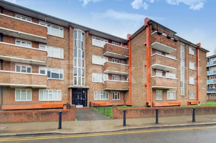 Located close to Whitechapel Station and an array for emenaties  Stepney way, Whitechapel