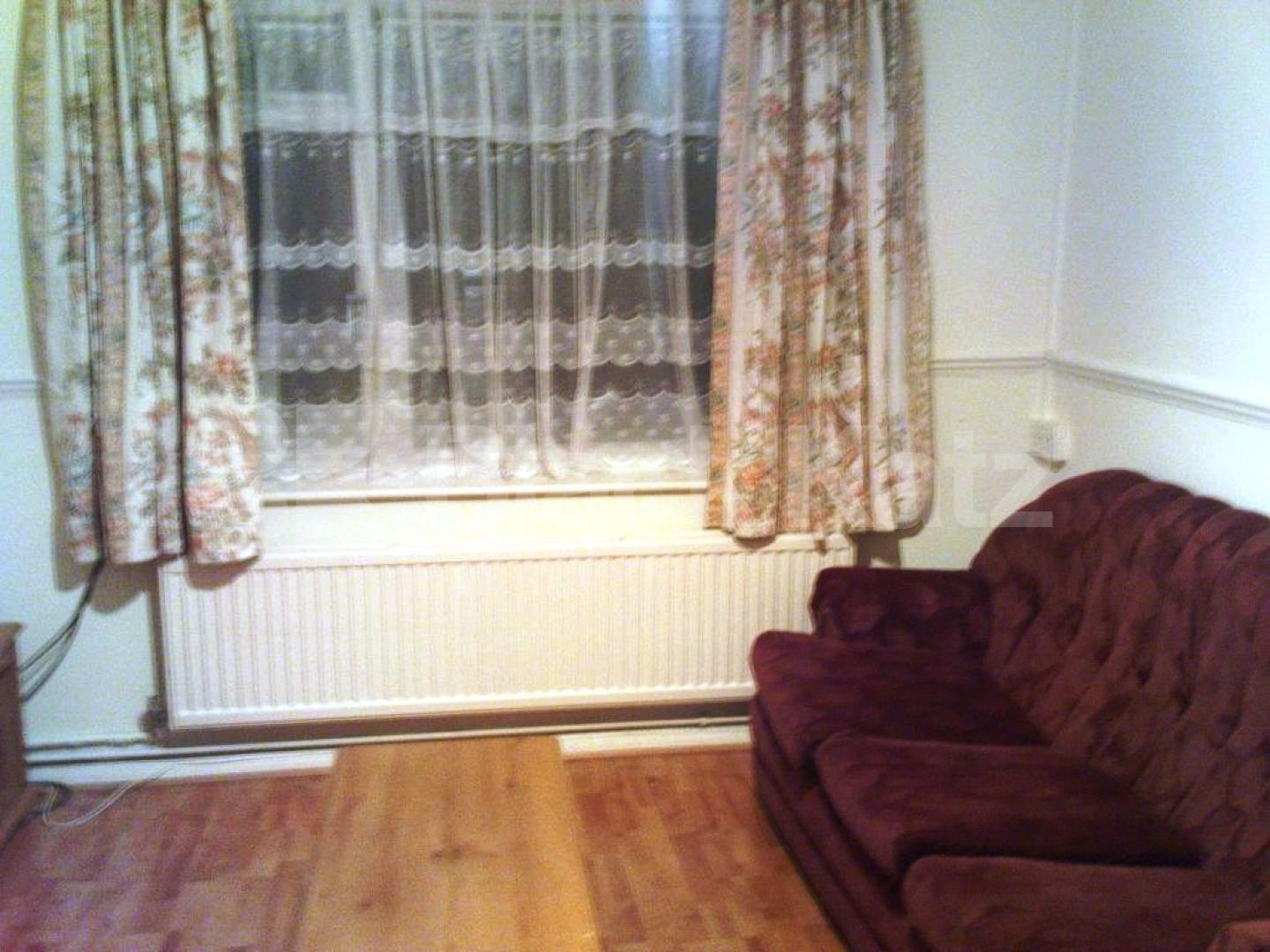 			1 Bedroom, 1 bath, 1 reception Flat			 Beaconsfield rd, New Southgate