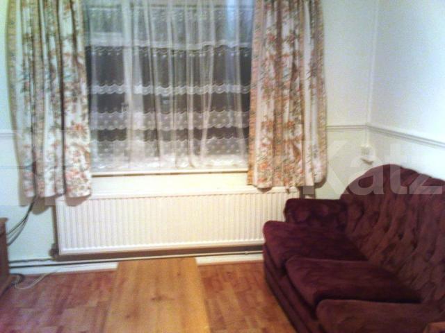 			1 Bedroom, 1 bath, 1 reception Flat			 Beaconsfield rd, New Southgate