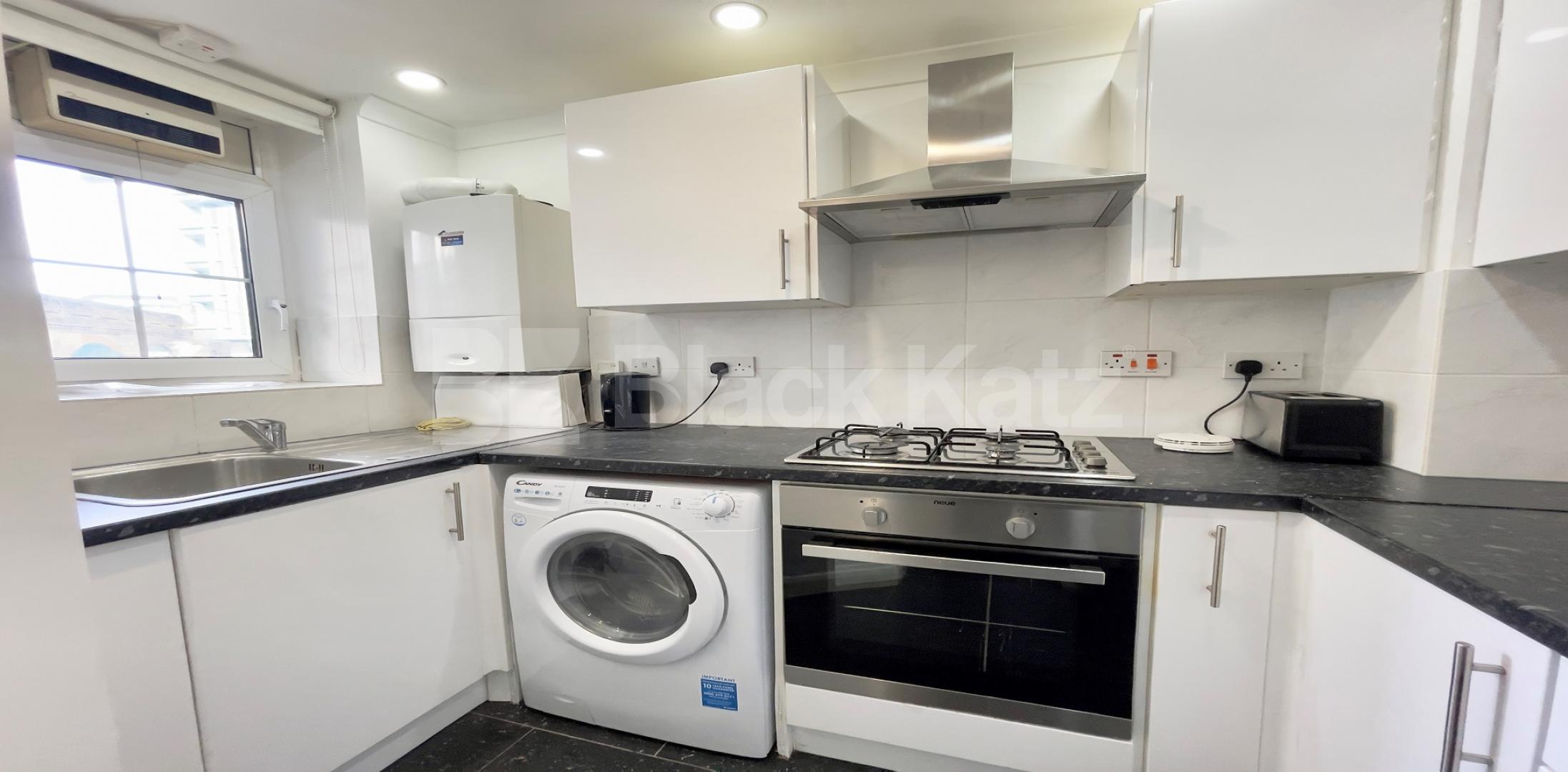 			LET , 3 Bedroom, 1 bath, 0 reception Apartment			 Tiverton Street, Elephant & Castle / Borough