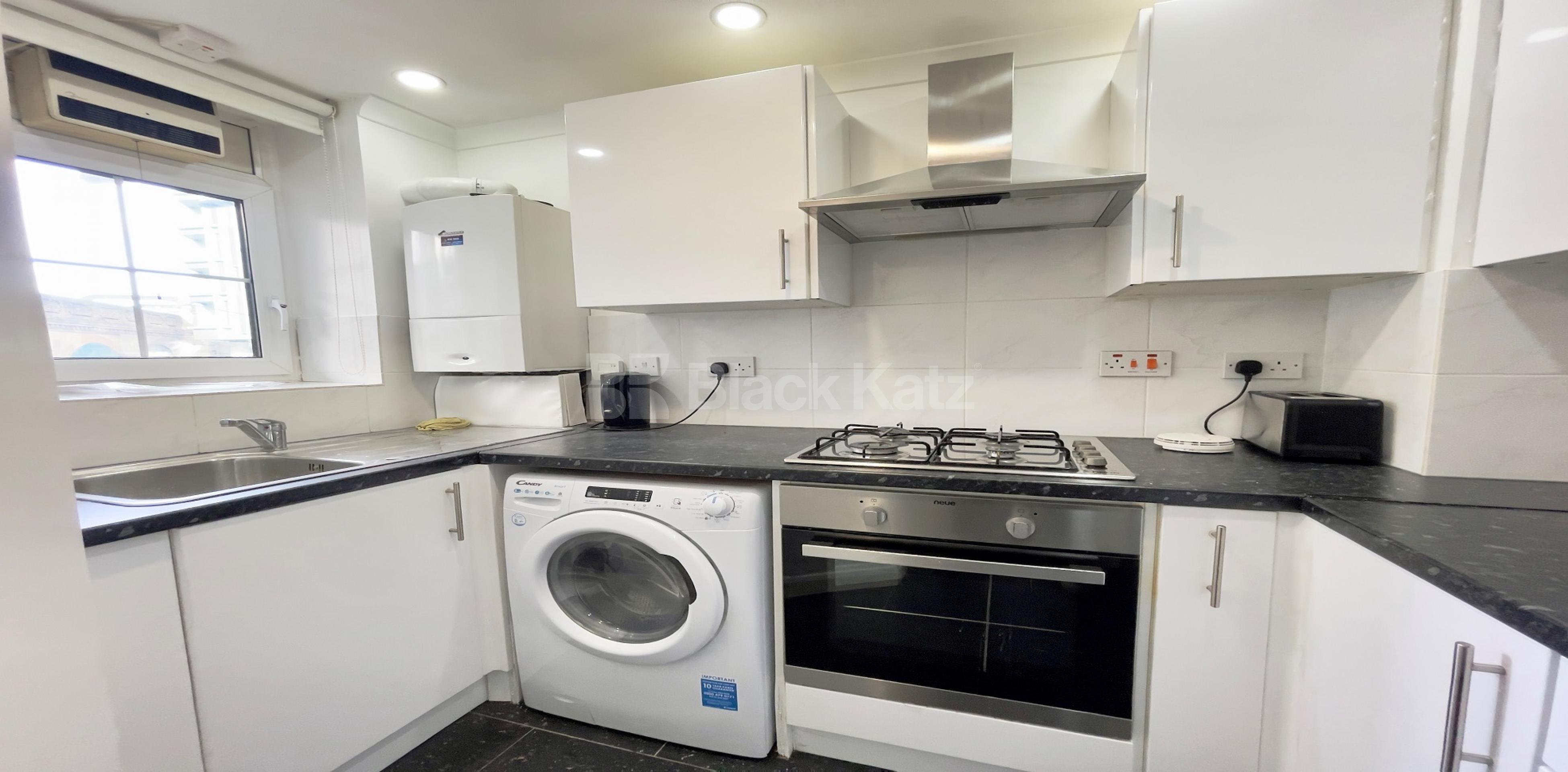 			LET , 3 Bedroom, 1 bath, 0 reception Apartment			 Tiverton Street, Elephant & Castle / Borough SE1