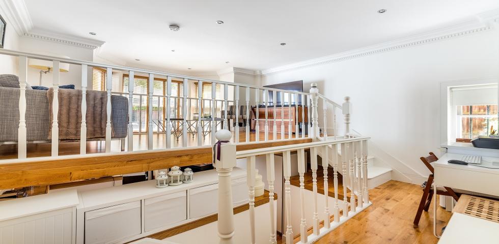 			 HEATING INCLUDED, 1 Bedroom, 1 bath, 1 reception Apartment			 Fitzjohns Avenue, HAMPSTEAD