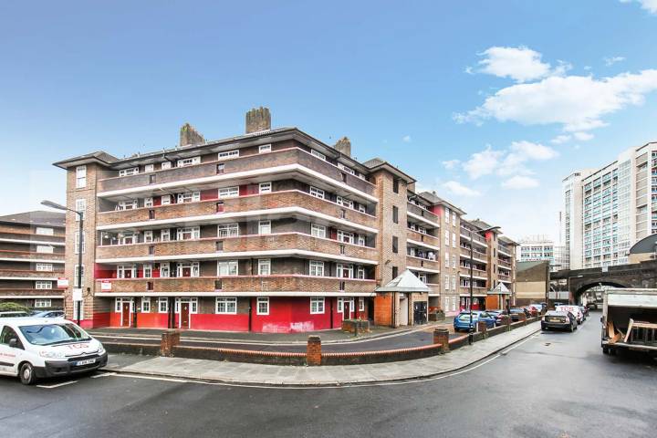 Bright and airy top floor apartment Tiverton Street , London Bridge