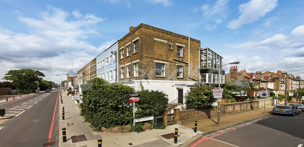 			UNDER OFFER , 4 Bedroom, 1 bath, 1 reception Apartment			 Trinity Road, Wandsworth Common / Balham
