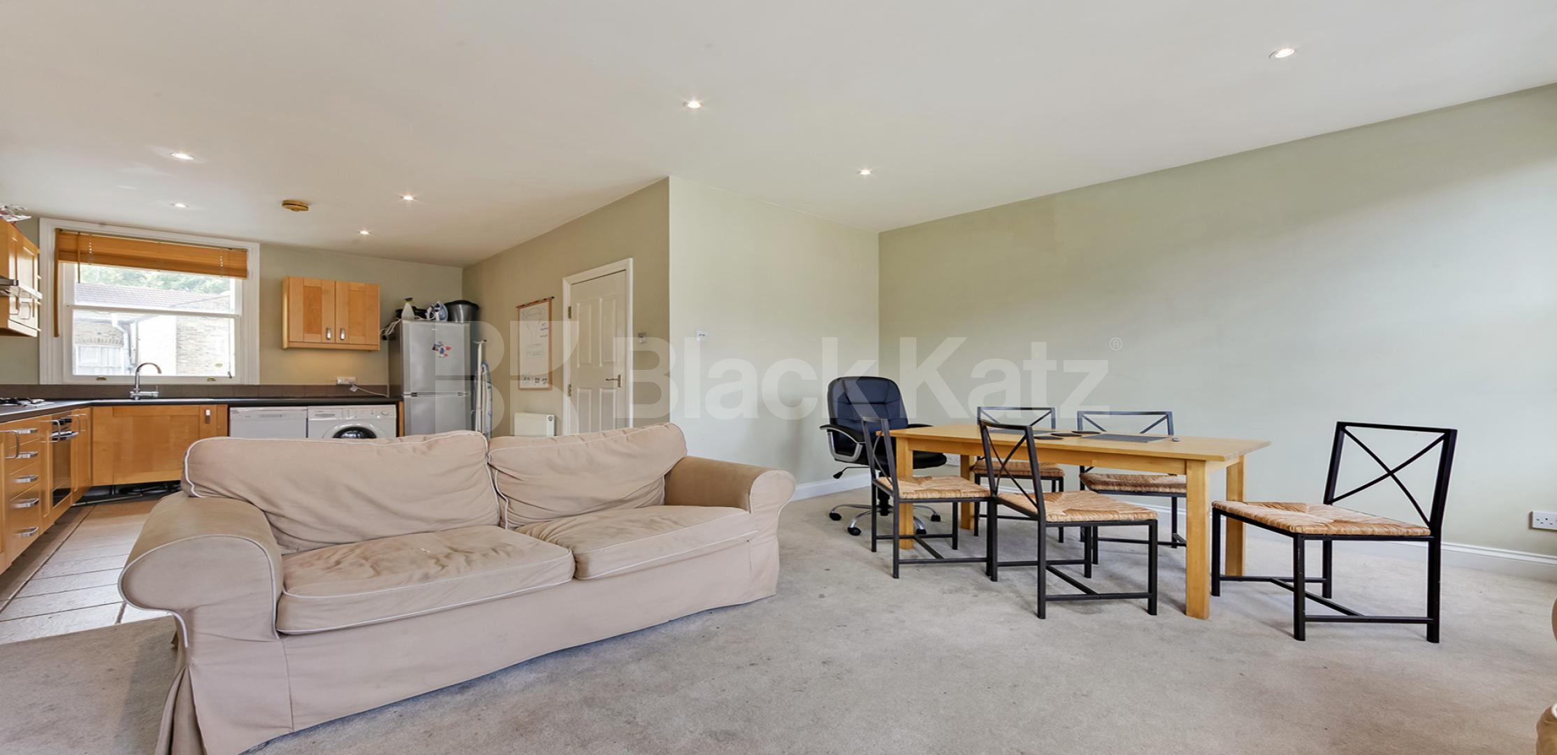 			LET , 3 Bedroom, 1 bath, 1 reception Apartment			 Tregarvon Road, Clapham Common North Side.