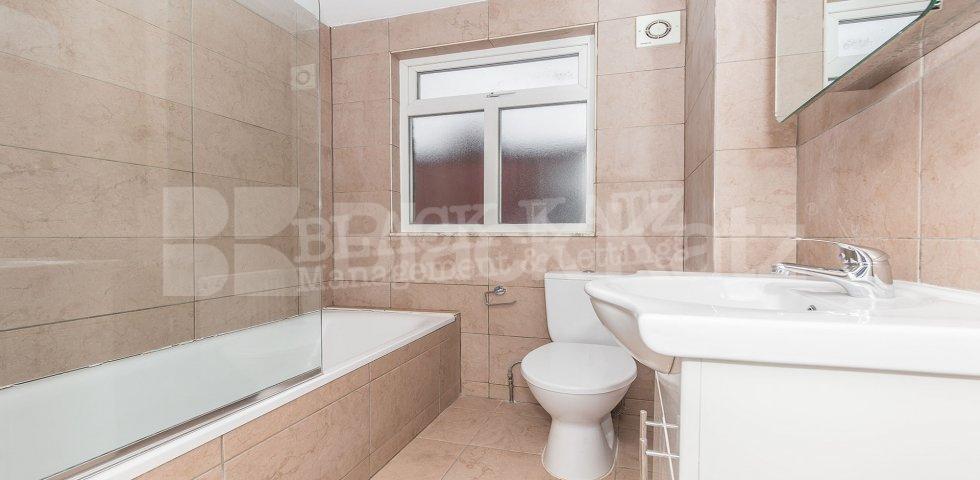 			New Instruction!, 2 Bedroom, 1 bath, 1 reception Flat			 Green Lanes, Haringey / Crouch End