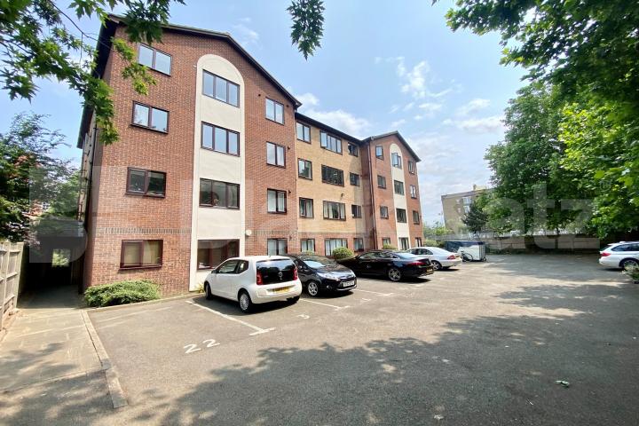 Top floor private development with charming balcony, communal gardens & parking Towergate , Pages Walk 