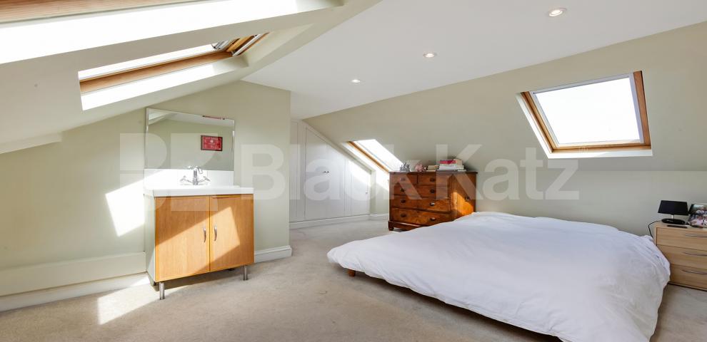 			LET , 3 Bedroom, 1 bath, 1 reception Apartment			 Tregarvon Road, Clapham Common North Side.