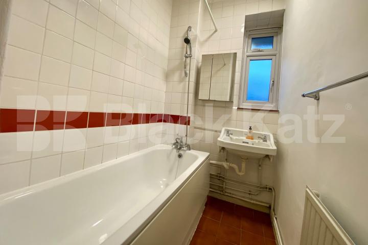 Superbly located and larger than average with views onto The Shard Tennis street, London Bridge