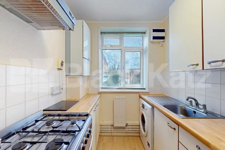 Bright & airy, very well proportioned rooms, wooden floors and superbly located Tait Court, Lansdowne Green , Stockwell