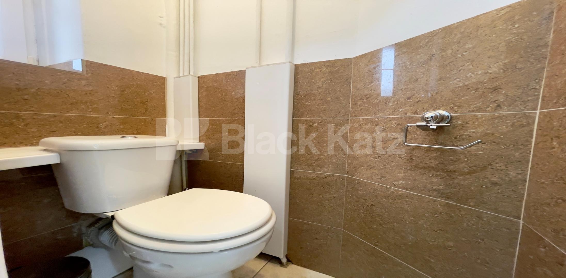 			LET , 3 Bedroom, 1 bath, 0 reception Apartment			 Tiverton Street, Elephant & Castle / Borough