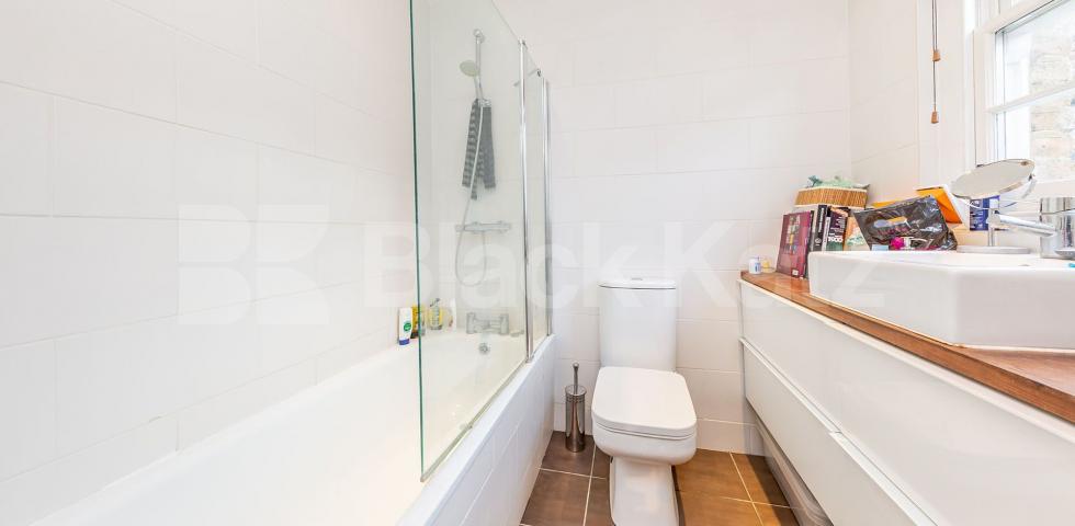 			NEW INSTRUCTION!, Studio Apartment, 1 bath, 1 reception Studio			 High Street, HORNSEY 