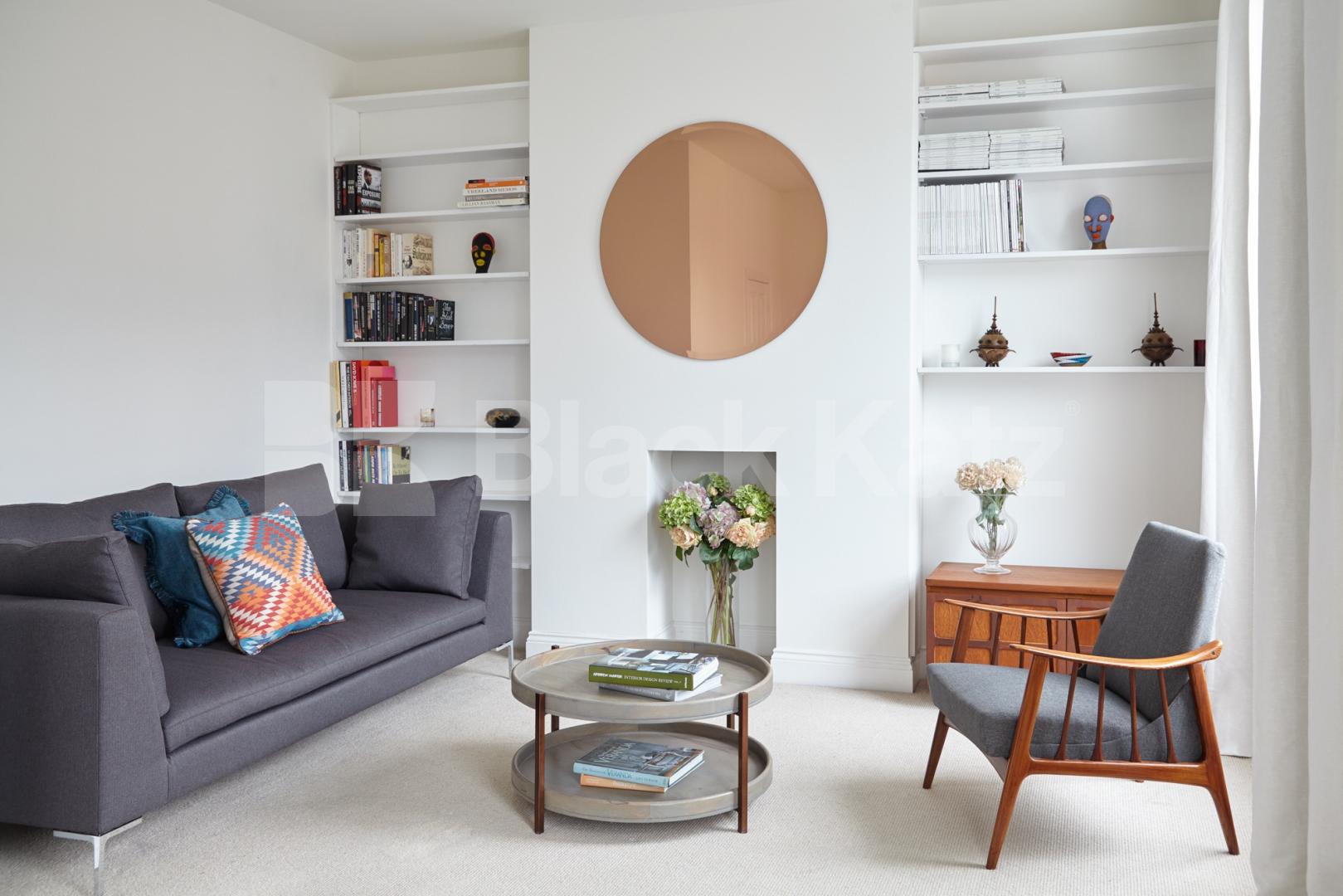 			BEAUTIFUL TWO BEDROOM PERIOD CONVERSION, 2 Bedroom, 1 bath, 1 reception Flat			 Southgate Road, DE BEAUVOIR-ISLINGTON