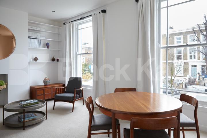 			BEAUTIFUL TWO BEDROOM PERIOD CONVERSION, 2 Bedroom, 1 bath, 1 reception Flat			 Southgate Road, DE BEAUVOIR-ISLINGTON