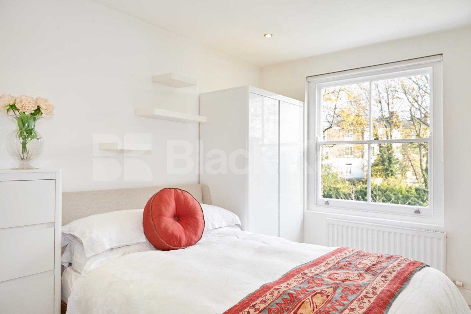 			BEAUTIFUL TWO BEDROOM PERIOD CONVERSION, 2 Bedroom, 1 bath, 1 reception Flat			 Southgate Road, DE BEAUVOIR-ISLINGTON