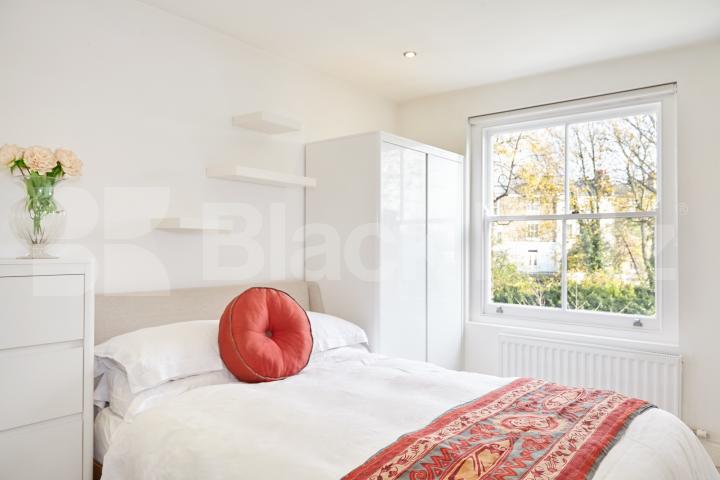 			BEAUTIFUL TWO BEDROOM PERIOD CONVERSION, 2 Bedroom, 1 bath, 1 reception Flat			 Southgate Road, DE BEAUVOIR-ISLINGTON