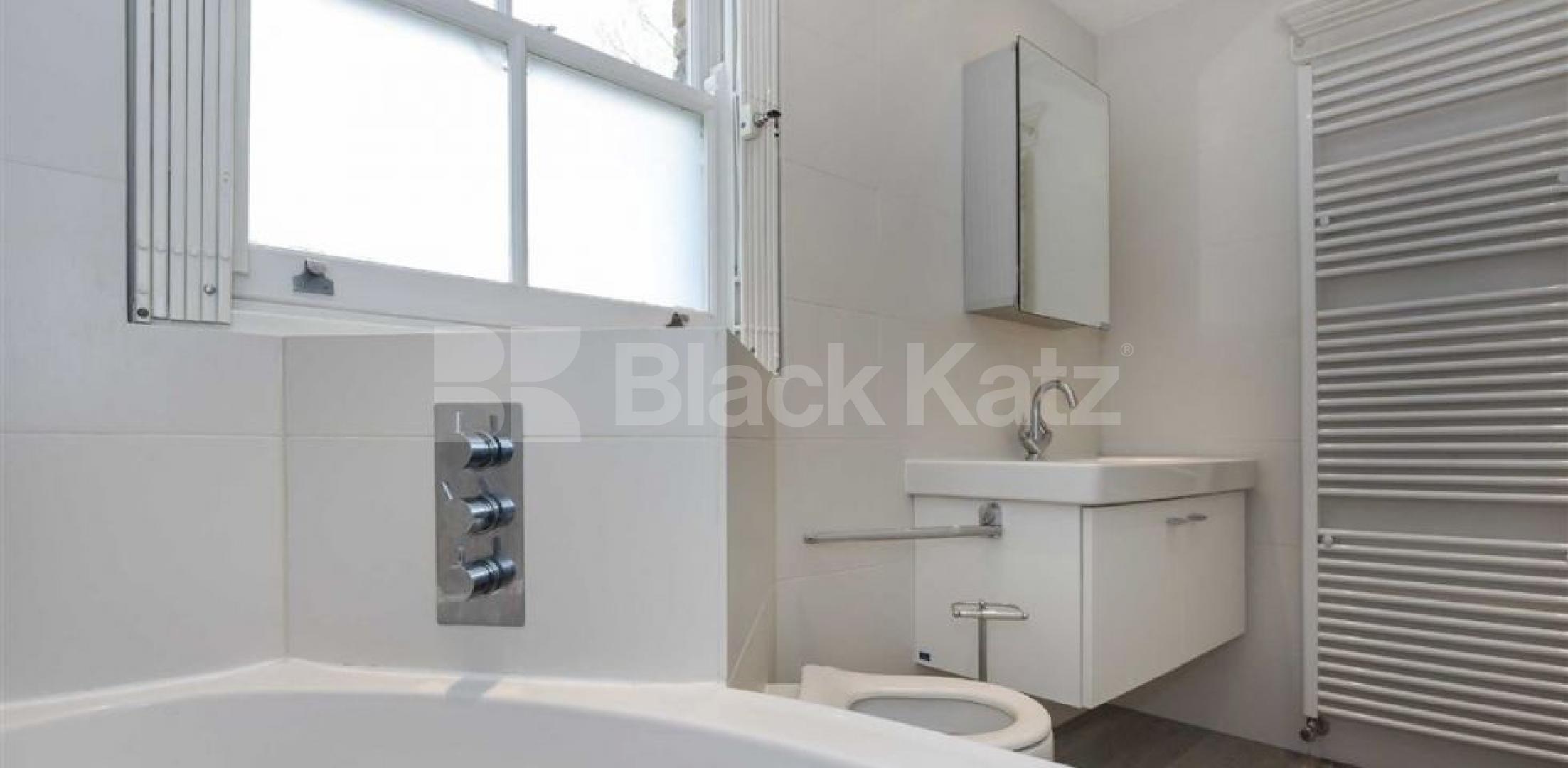 			LET AGREED, 2 Bedroom, 1 bath, 1 reception Flat			 Southgate Road, DE BEAUVOIR-ISLINGTON