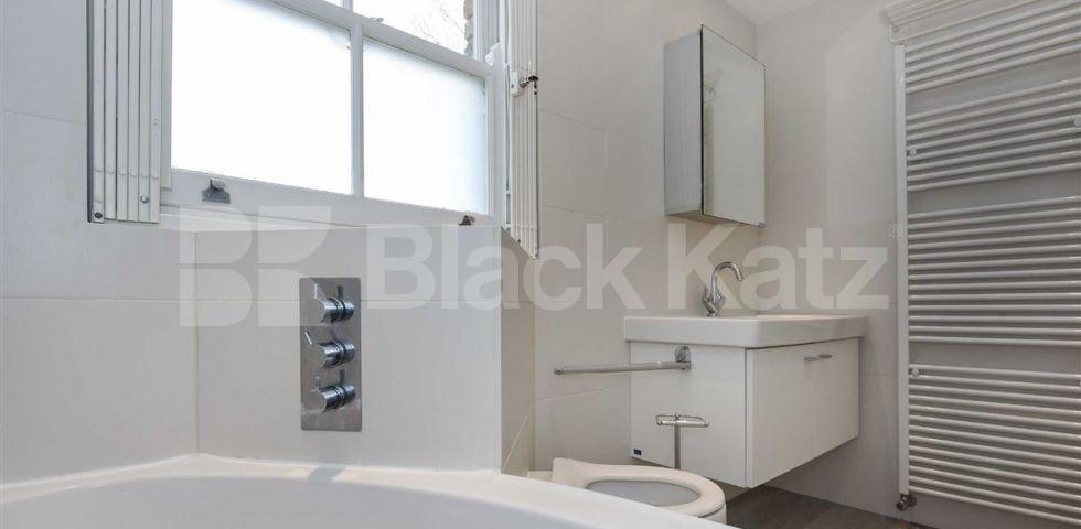 			LET AGREED, 2 Bedroom, 1 bath, 1 reception Flat			 Southgate Road, DE BEAUVOIR-ISLINGTON