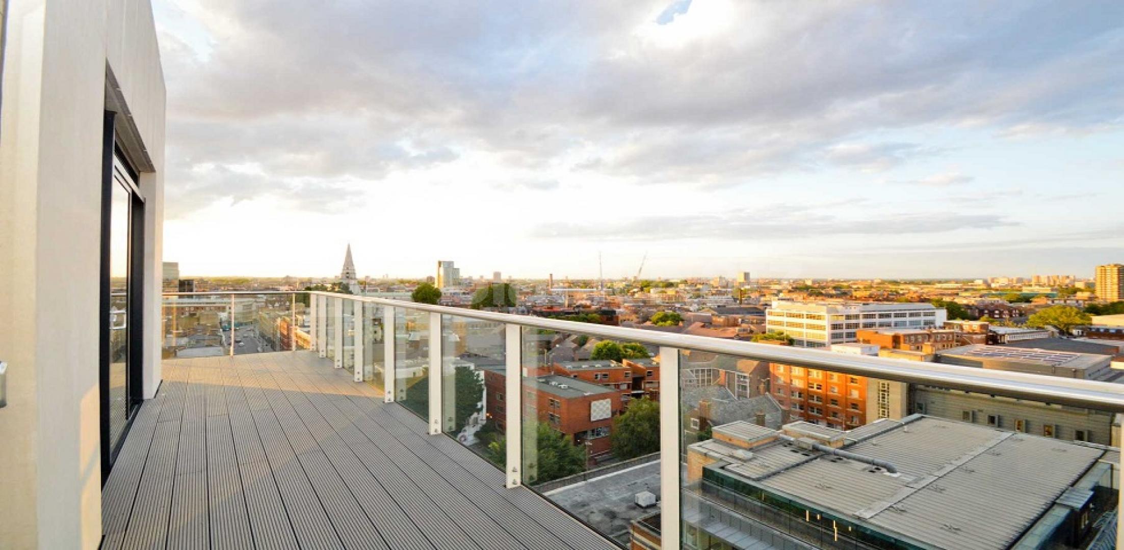 			LET, 2 Bedroom, 1 bath, 1 reception Penthouse			 Kensington Apartments, 11 Commercial Street, Aldgate