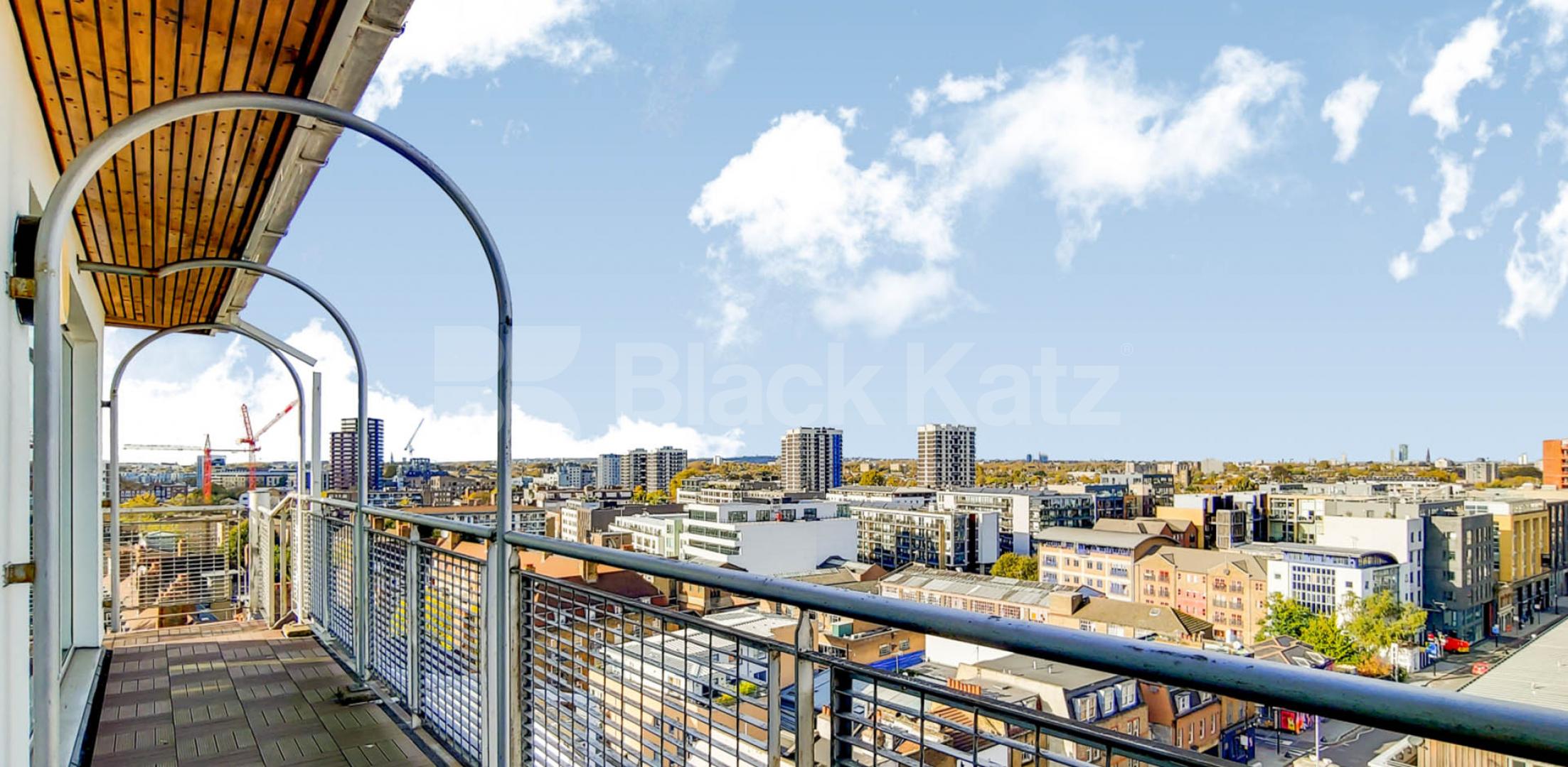 			2 Bedroom, 1 bath, 1 reception Flat			 Kingsland Road, ISLINGTON E8