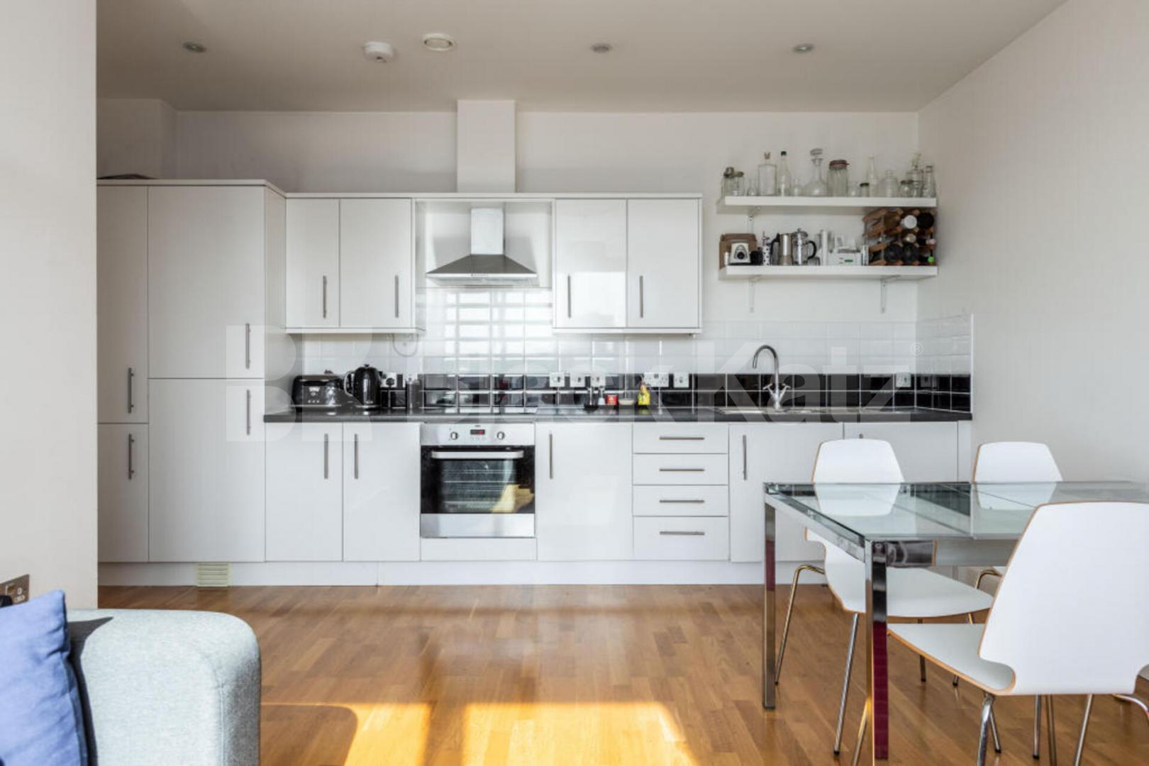 Located in a art decor building a modern 3 bedroom 2 bathroom apartment Axminster Road, Holloway
