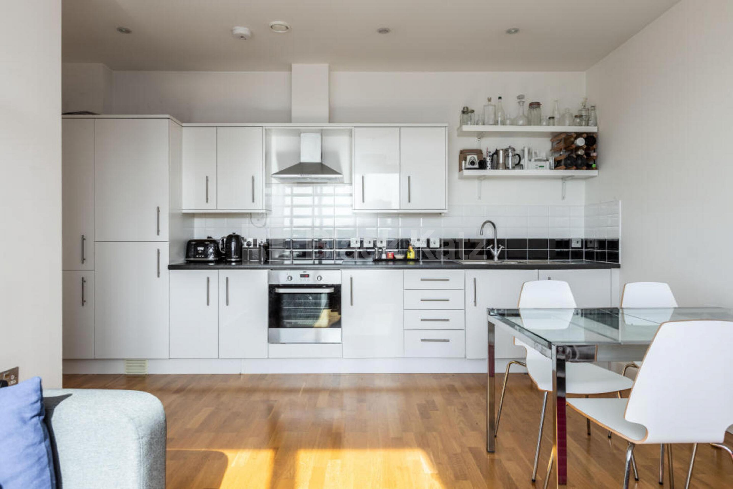 Located in a art decor building a modern 3 bedroom 2 bathroom apartment Axminster Road, Holloway N7
