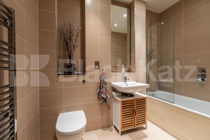 Located in a art decor building a modern 3 bedroom 2 bathroom apartment Axminster Road, Holloway