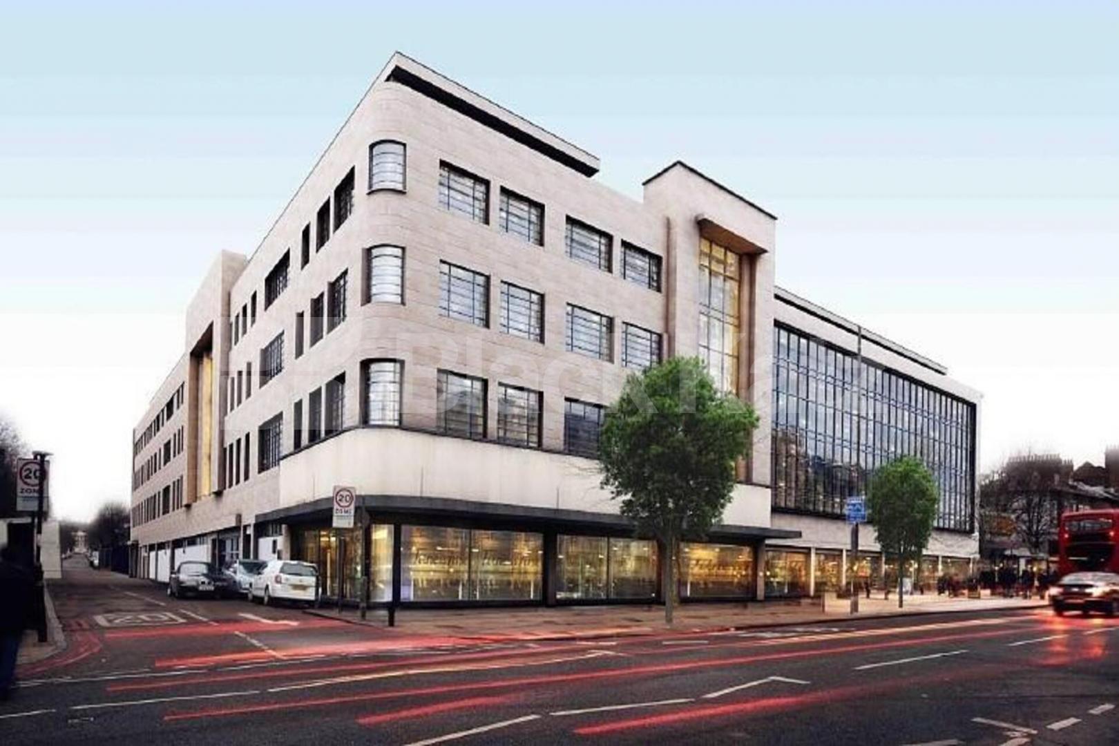 Located in a art decor building a modern 3 bedroom 2 bathroom apartment Axminster Road, Holloway