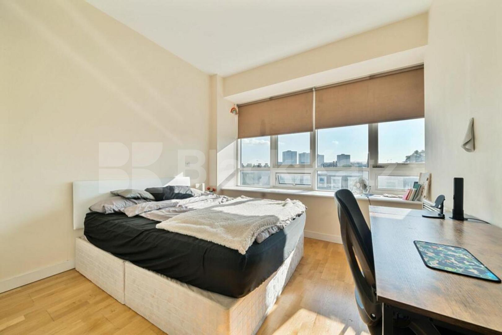 Located in a art decor building a modern 3 bedroom 2 bathroom apartment Axminster Road, Holloway