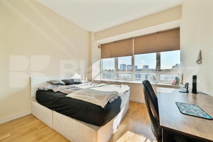 Located in a art decor building a modern 3 bedroom 2 bathroom apartment Axminster Road, Holloway