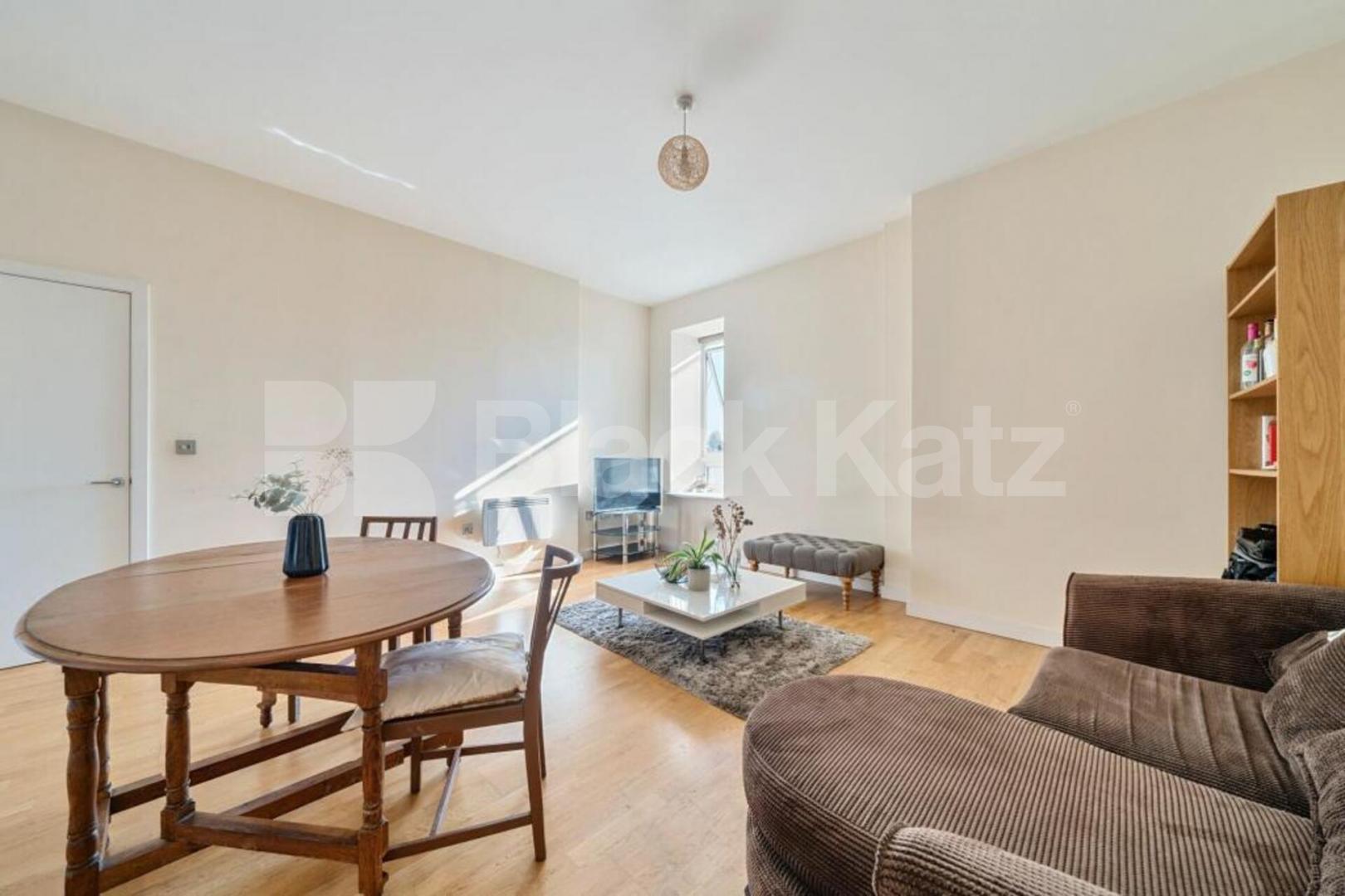Located in a art decor building a modern 3 bedroom 2 bathroom apartment Axminster Road, Holloway
