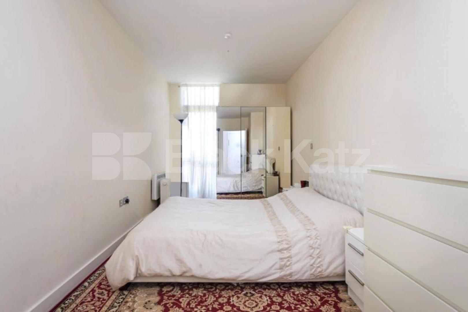 Located in a art decor building a modern 3 bedroom 2 bathroom apartment Axminster Road, Holloway