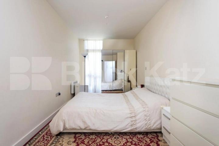 Located in a art decor building a modern 3 bedroom 2 bathroom apartment Axminster Road, Holloway