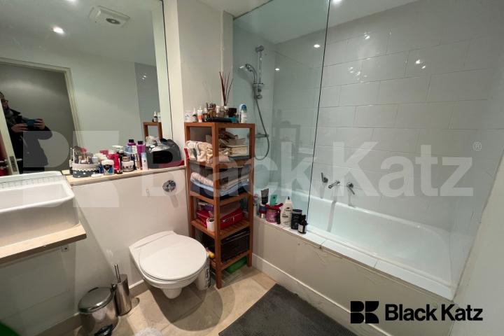 Stunning larger than average apartment in stylish development  The Madison Apartments, 5-27 Long Lane, Borough