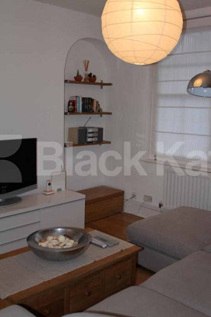 			An absolute must see!!!!!, 1 Bedroom, 1 bath, 1 reception Apartment			 Thornhill Road N1, Barnsbury