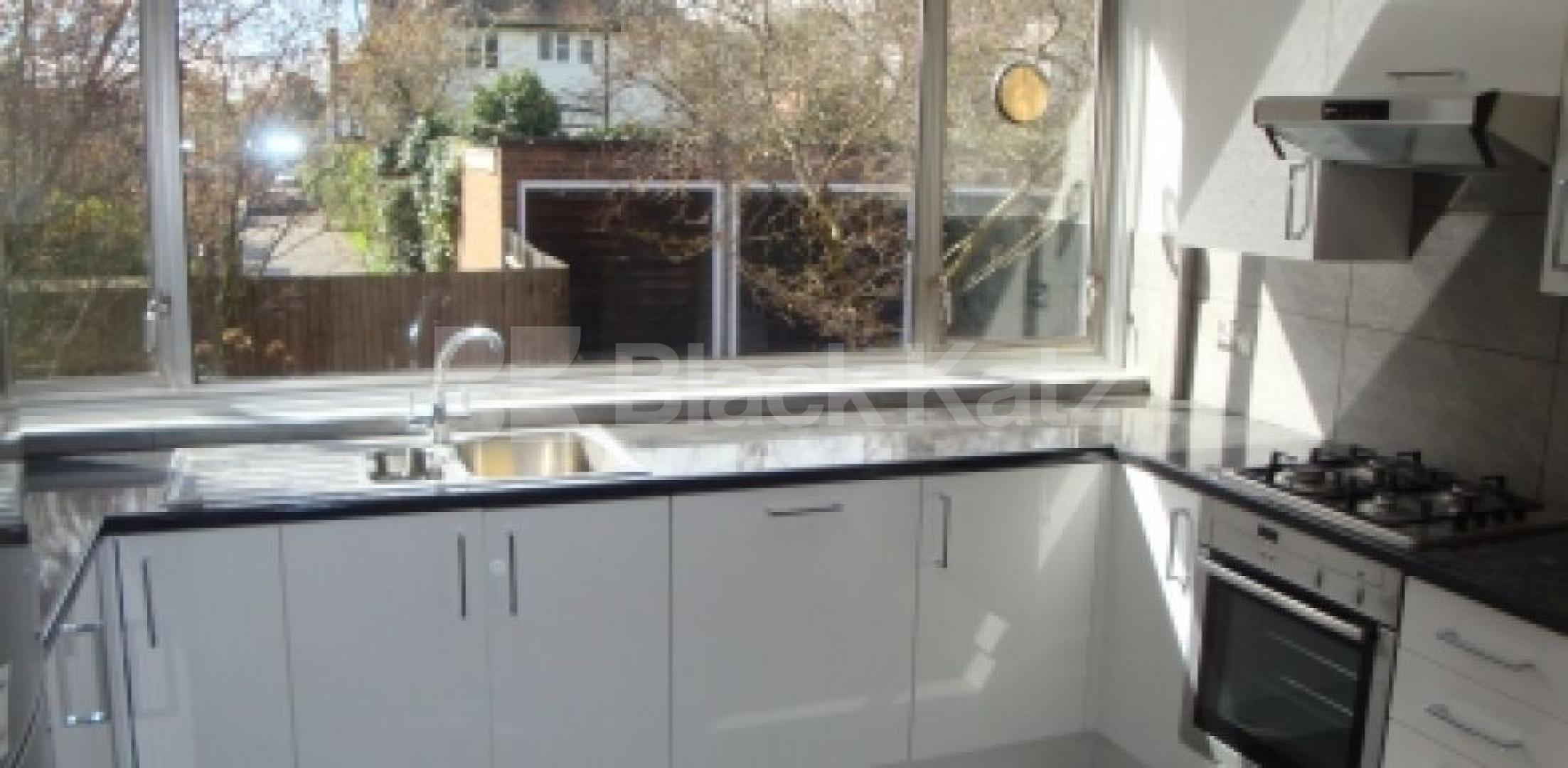 			Fantastic Property !!!, 3 Bedroom, 1 bath, 1 reception Apartment			 Greenhalgh Walk, Hampstead Garden Suburb