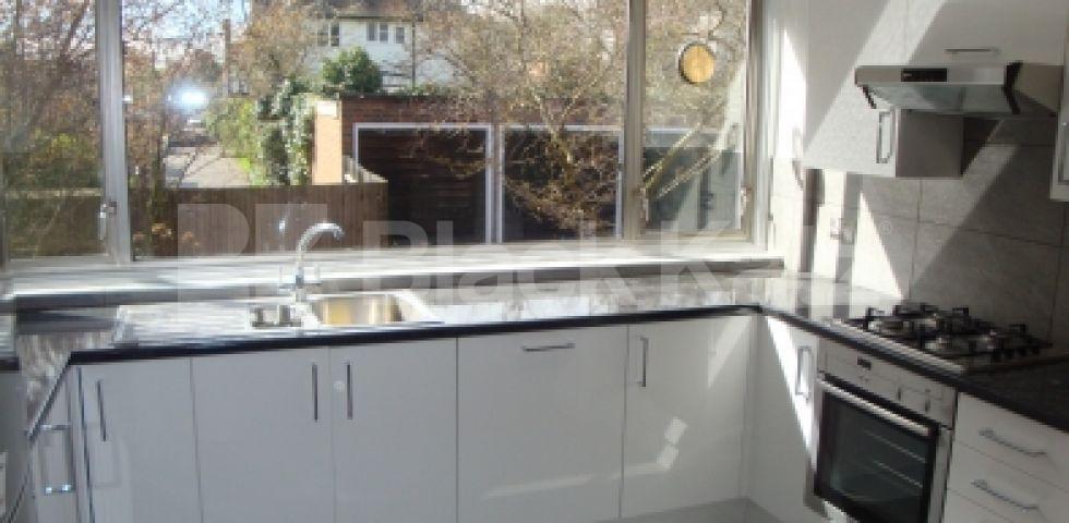 			Fantastic Property !!!, 3 Bedroom, 1 bath, 1 reception Apartment			 Greenhalgh Walk, Hampstead Garden Suburb