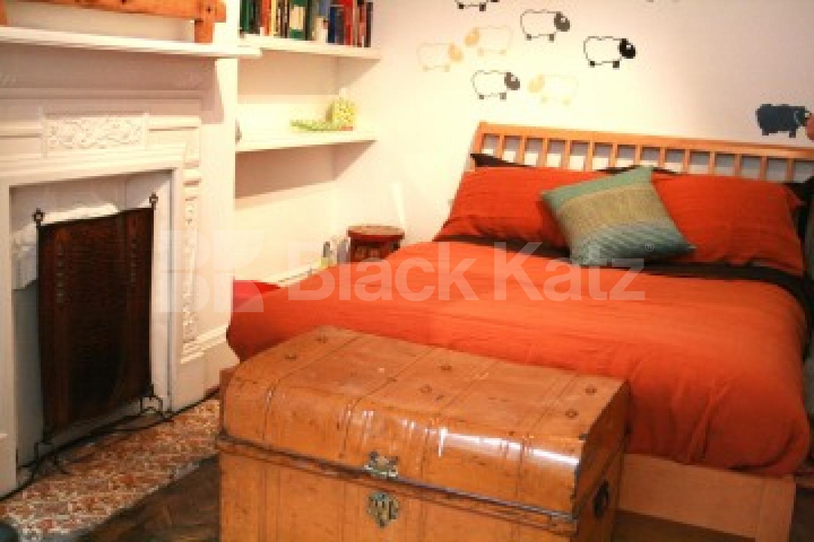 			(NEW INSTRUCTION)  GREAT FOR STUDENTS OR SHARERS!!!, 1 Bedroom, 1 bath, 1 reception Flat			 Hanson Street, FITZROVIA BLOOMSBURY