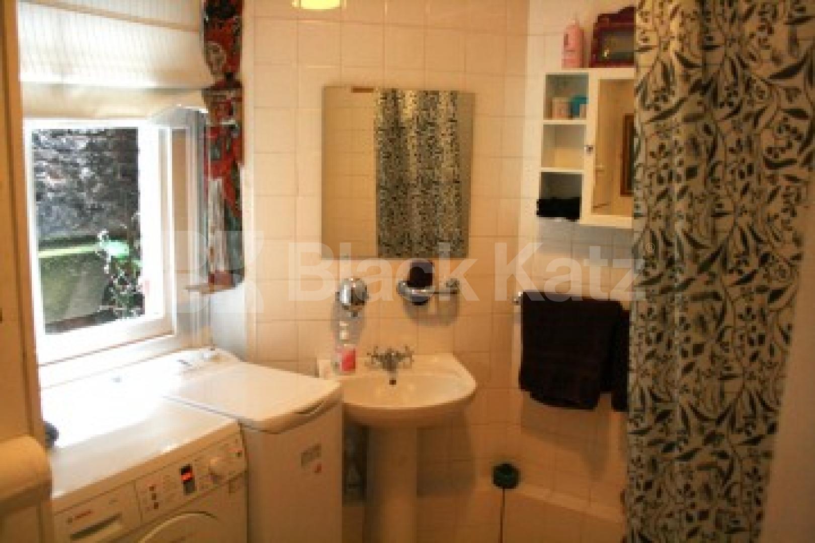 			(NEW INSTRUCTION)  GREAT FOR STUDENTS OR SHARERS!!!, 1 Bedroom, 1 bath, 1 reception Flat			 Hanson Street, FITZROVIA BLOOMSBURY