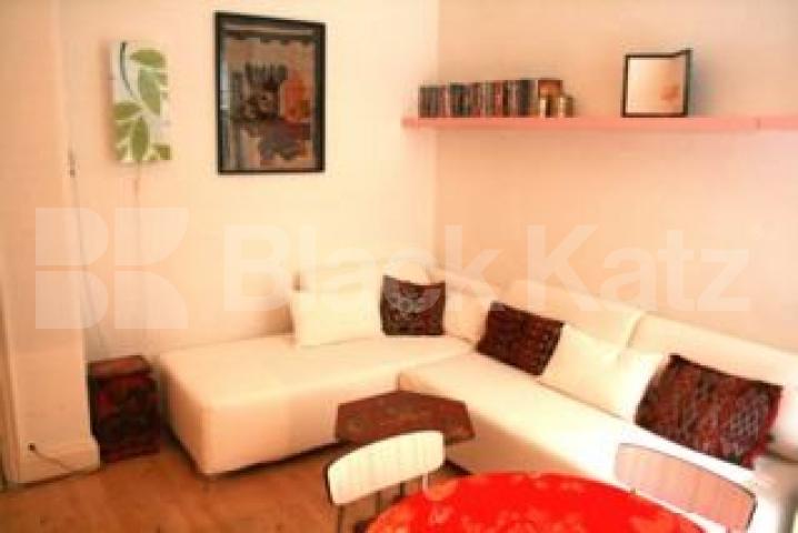 			(NEW INSTRUCTION)  GREAT FOR STUDENTS OR SHARERS!!!, 1 Bedroom, 1 bath, 1 reception Flat			 Hanson Street, FITZROVIA BLOOMSBURY