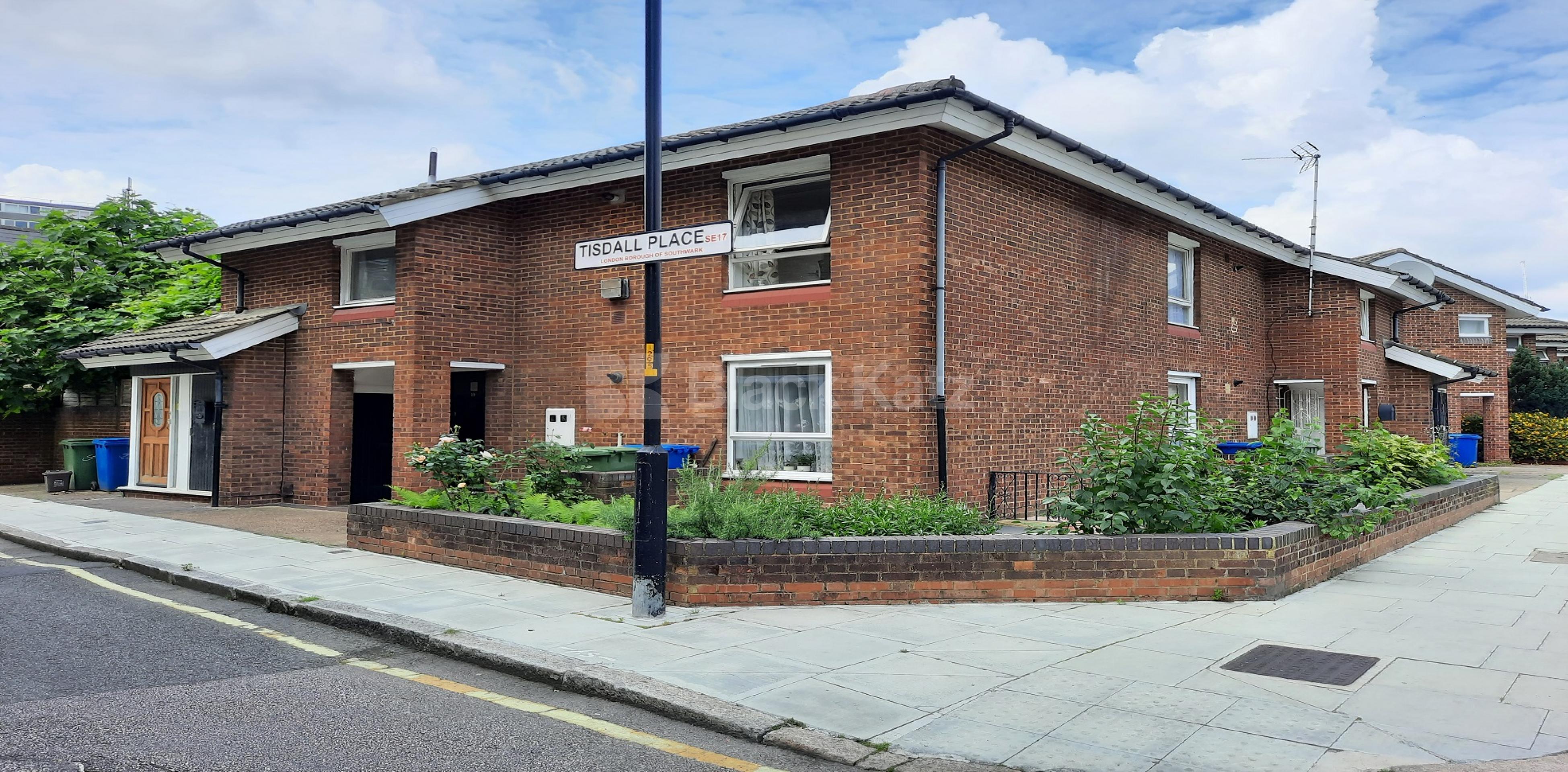 			LET , 2 Bedroom, 1 bath, 1 reception Ground Floor Maisonette			 Tisdal Place, Elephant and Castle SE17